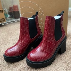 Wine red Chelsea boots